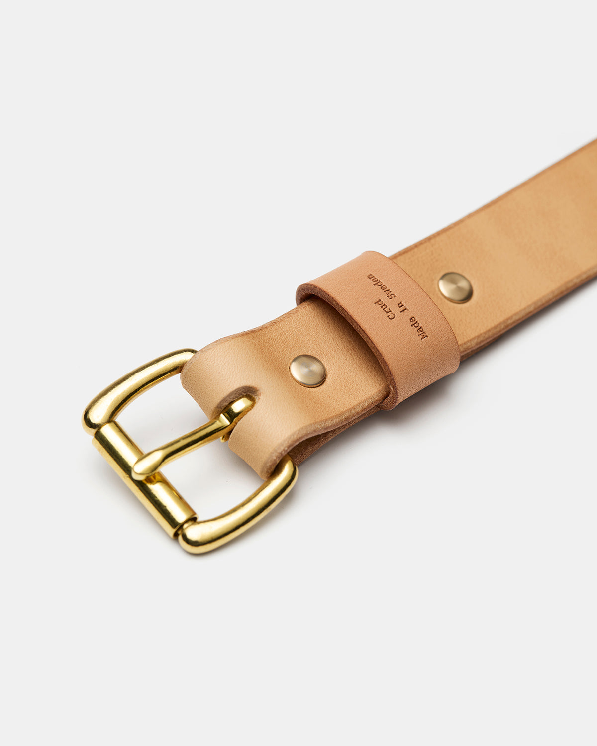 Close-up of vegetable-tanned Tärnsjö leather on CRUD belt
