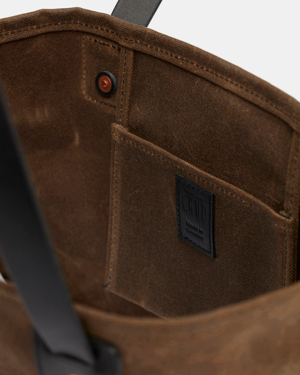 Interior of Göta tote bag with small storage pocket