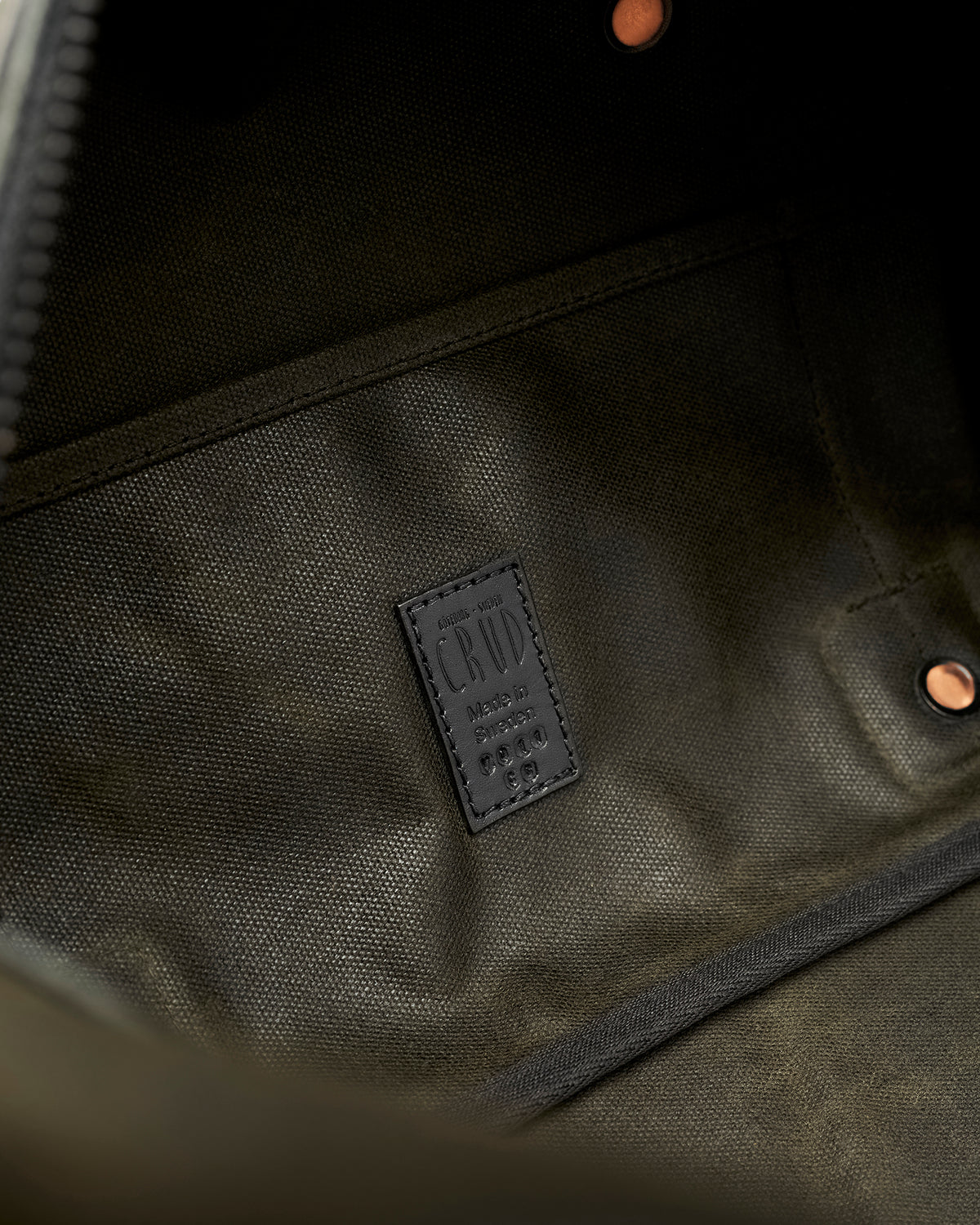 Close-up of vegetable-tanned Tärnsjö leather patch on Kvåle duffel bag interior