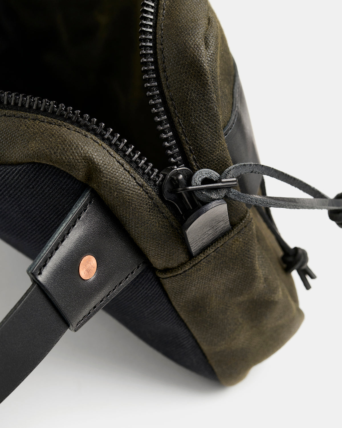 Töfte crossbody bag in black waxed canvas and Tärnsjö leather zipper