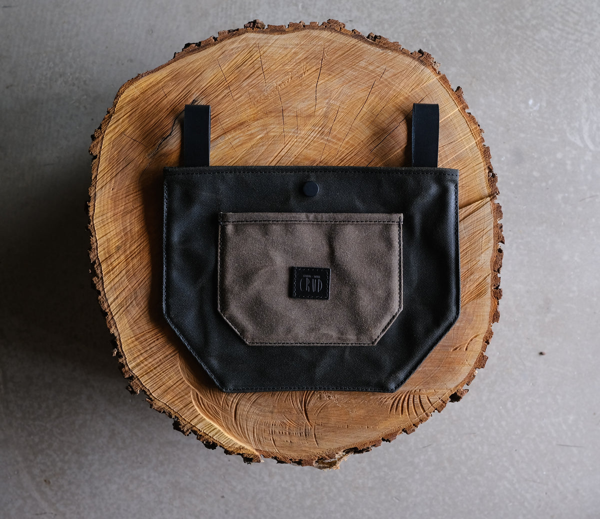 Rydet belt pouch Moss with secure snap button closure and leather belt loops