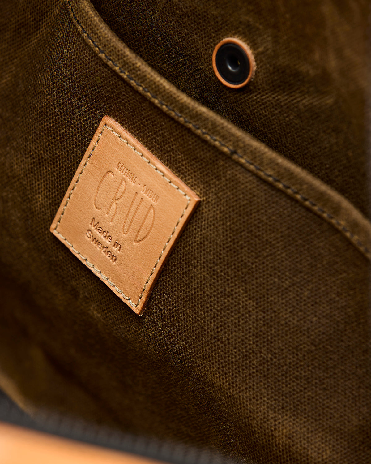 Interior of Alta laptop briefcase with leather logo